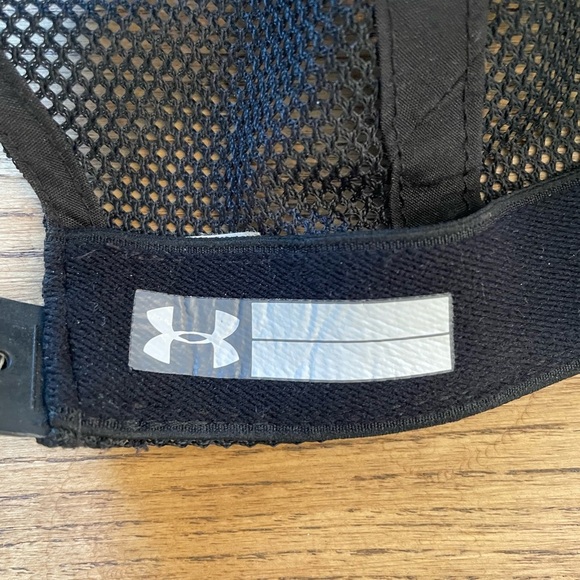 Hat Cap Under Armour Black and Gray Youth UA Snapback Ajustable Stretch EUC - Picture 5 of 6